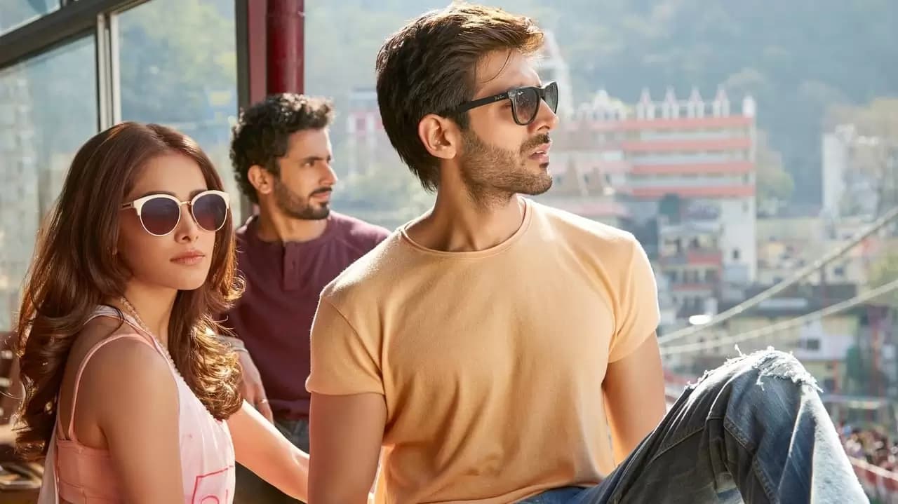 Sonu Ke Titu Ki Sweety Backdrop