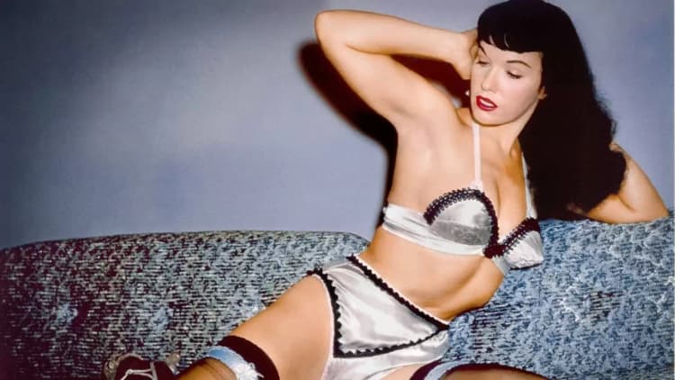 Bettie Page Reveals All Poster
