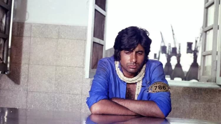 Deewaar Poster