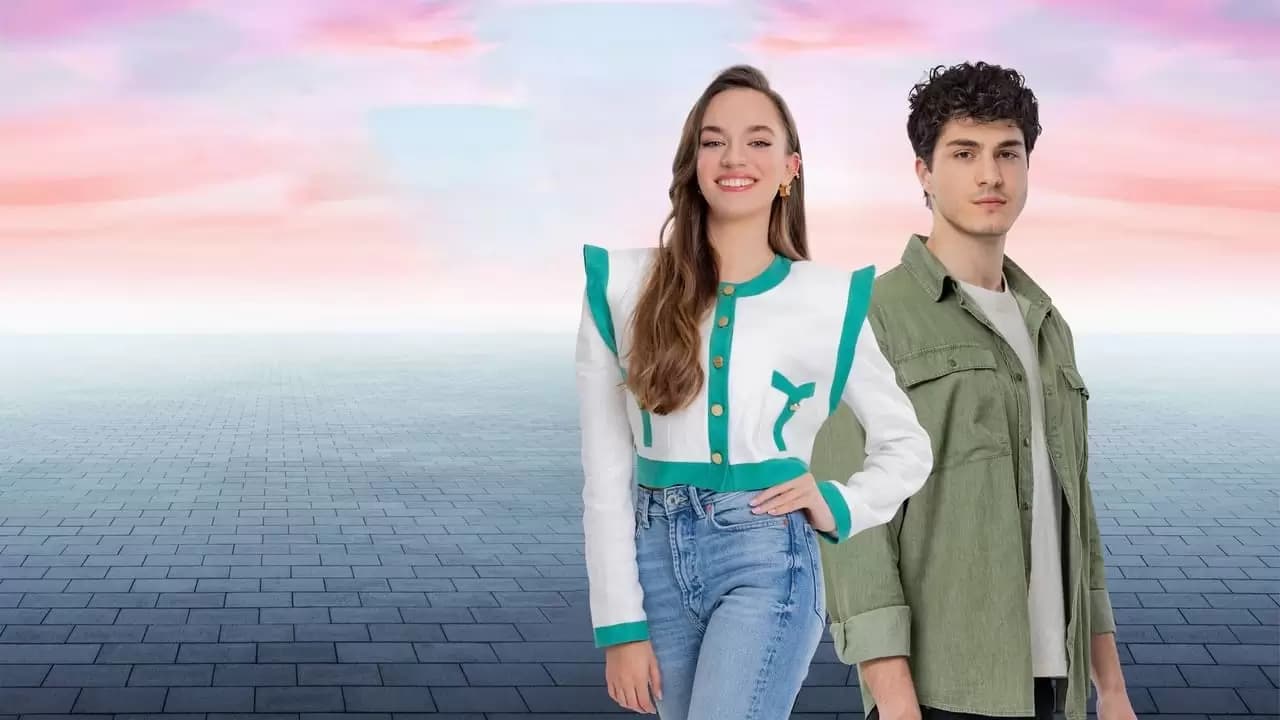 Kendi Düsen Aglamaz Backdrop