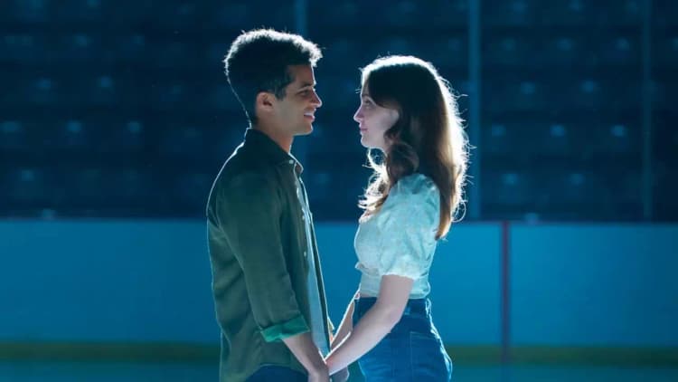 Hello, Goodbye and Everything in Between Poster