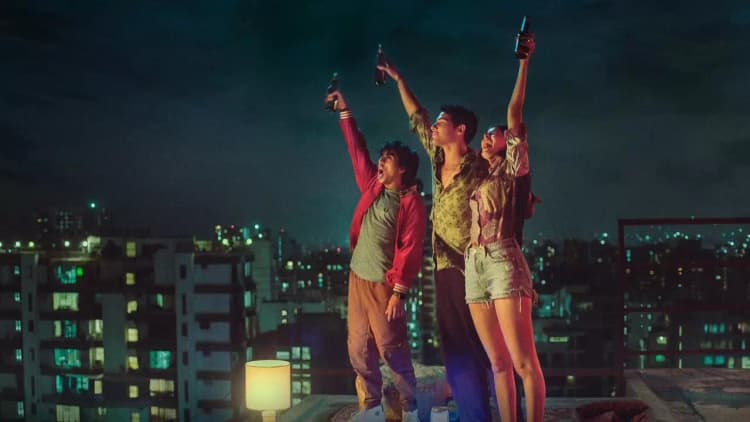 Kho Gaye Hum Kahan Poster